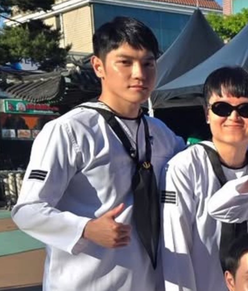 ecsty71's tweet photo. 손을모아 영휘님 인스타에 태용이다😻 https://t.co/Lwv119LQPf