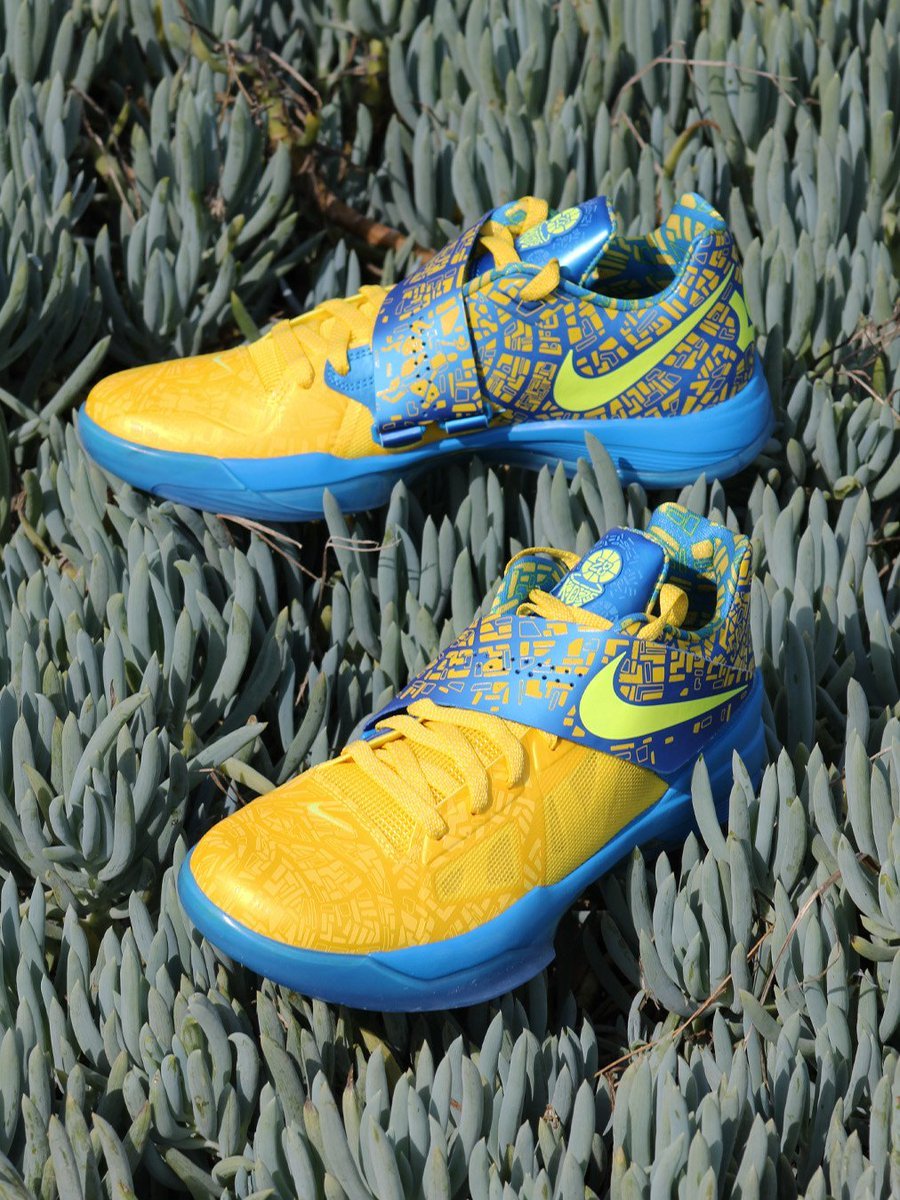 sneakerhuddle's tweet photo. Ad: $79.16 Nike Zoom KD 4 'Scoring Title' discount applied in cart when you log in* 

https://t.co/ri8OwhVHV4 https://t.co/Yjg3X9cHK6
