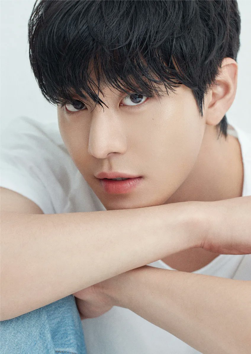 막연한 기다림이 얼마나 힘든지 알기에 최선을 다해 빠르게 받아보시도록 하겠습니다~❣️
비로소 정말 길었던 대장정이 마무리되네요
함께 애써준(애써줄) 폴바울랜드 멤버들.. 그리고 도와주신 모든 폴짝이들 감사합니다~~🙏
우리 모두 늘 배우 안효섭 옆에서 응원하며 힘이 되어주세요~~