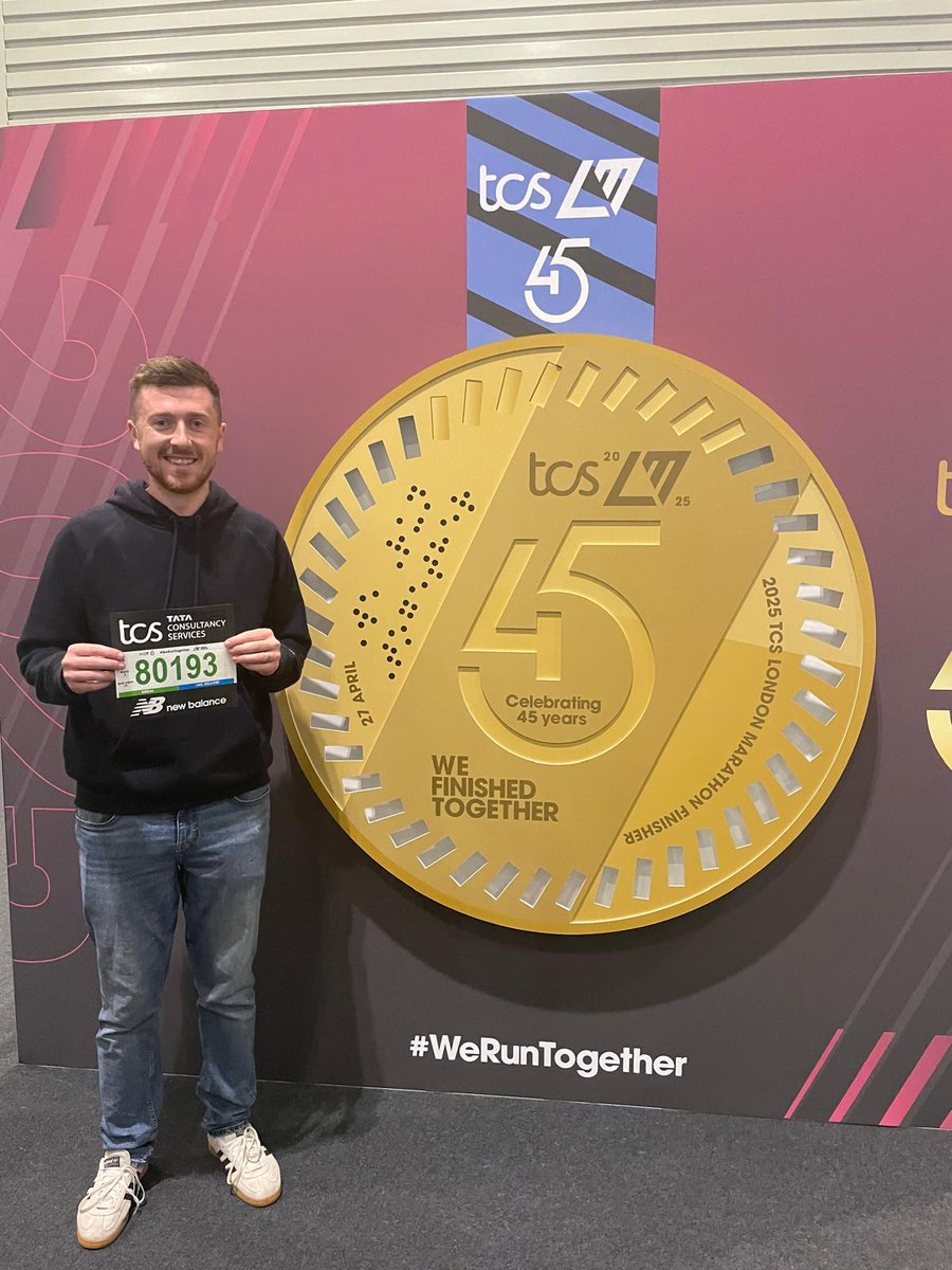 HerewoodeAcad's tweet photo. Mr Cadle is coming up to the 15 mile mark (over 50% of the way) in today's #LondonMarathon2025 raising money for @LOROSHospice, please continue to send him messages on these posts to keep him going. We are all pushing you along #ThisIsUs #yougothis https://t.co/q4qyLdEsEz