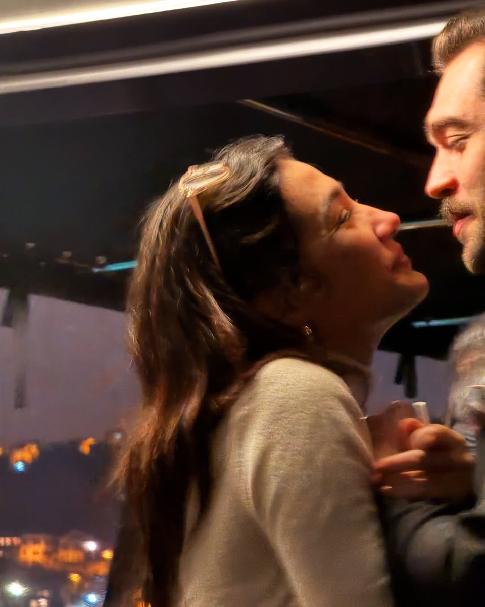 Dursun mu bayrak gibi burda #Ayfur