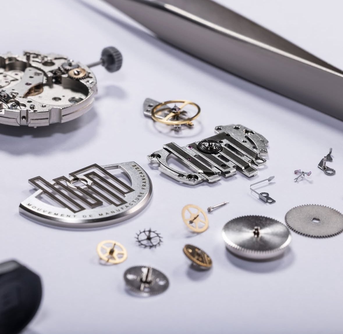 Retrhorlogerie's tweet photo. Des décennies après le calibre R25, lip lance son successeur le R26 ! 

Un mouvement automatique maison qui équipe la nouvelle collection Type 14. 

Prix : entre 990€ et 1090€ https://t.co/uEhnaYLepp