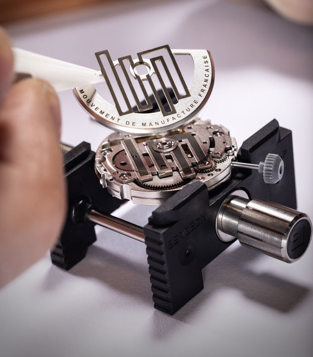 Retrhorlogerie's tweet photo. Des décennies après le calibre R25, lip lance son successeur le R26 ! 

Un mouvement automatique maison qui équipe la nouvelle collection Type 14. 

Prix : entre 990€ et 1090€ https://t.co/uEhnaYLepp