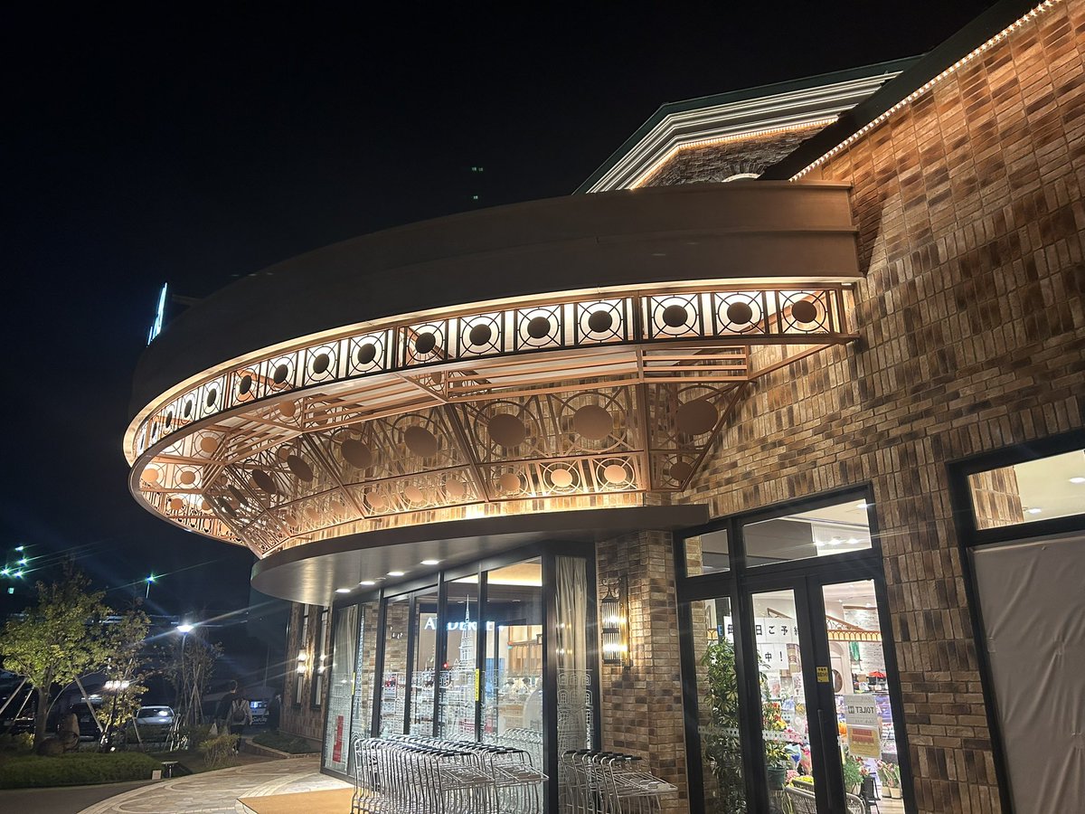 RAVEN_96X's tweet photo. 東京ディズニーリゾートのスーパーマーケット発見💡 https://t.co/pbzmJcLXir
