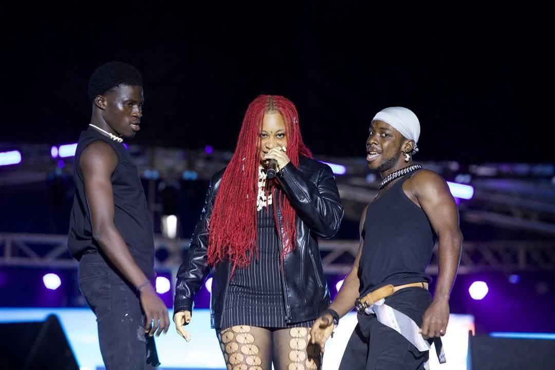 zohcataleya's tweet photo. #TOURADRILL1 a suivi #NONHOW HIER pendant ma prestation au concert de @HimraOfficiel 🔥a Yamoussoukro ✝️
Je ne pourrai exprimer mes émotions…mais avec ces images, vous avez un aperçu de la rage que l’album #ATANAN AURA
RENDEZ-VOUS LE 26 MAI👁️pour la présentation https://t.co/eRRUTGbdmH