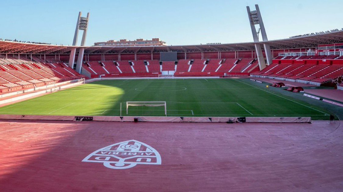 Una decena de aficionados del <a href="/racingferrolsad/">Racing Club Ferrol</a> estarán presentes mañana en la grada visitante del UD Almería Stadium. 

La <a href="/U_D_Almeria/">UD Almería</a> ha tenido el detalle de no cobrarles la entrada. 

👏🏼 Gestos que hacen grande este deporte.