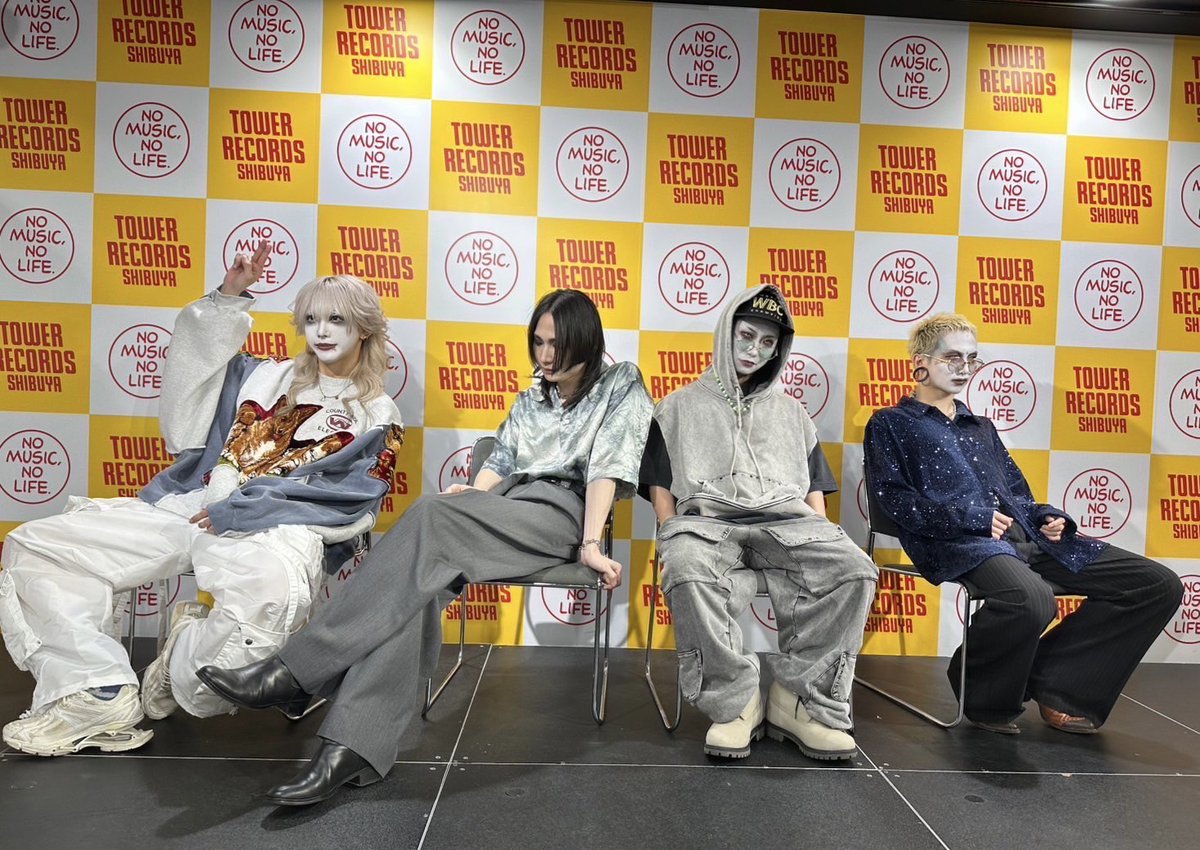 【#タワ渋イベント】
キズ 単独公演「焔」2025.1.6 日本武道館」INSTORE EVENT先程終了致しました。
イベント終了後の1枚です📸
サイン会という事で、
1部2部共に大勢のお客様にご参加頂きました☺️
お越しいただいた皆様、誠に有難うございました❗️
#キズ