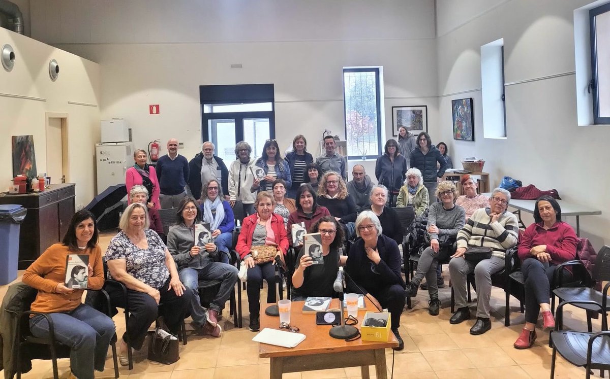 Blanca Busquets✍️ (@blancabusquets) on Twitter photo Dissabte 26, a Rocafort vam parlar de #Constel·lacions gràcies a la biblioteca de Pont de Vilomara, a la seva bibliotecària (gràcies Lluïsa!), a la fantàstica Ass. de Veïns de Rocafort i a <a href="/lletres/">Lletres catalanes</a> .
Dissabte molt especial. Gràcies! Dissabte 26, a Rocafort vam parlar de #Constel·lacions gràcies a la biblioteca de Pont de Vilomara, a la seva bibliotecària (gràcies Lluïsa!), a la fantàstica Ass. de Veïns de Rocafort i a <a href="/lletres/">Lletres catalanes</a> .
Dissabte molt especial. Gràcies!