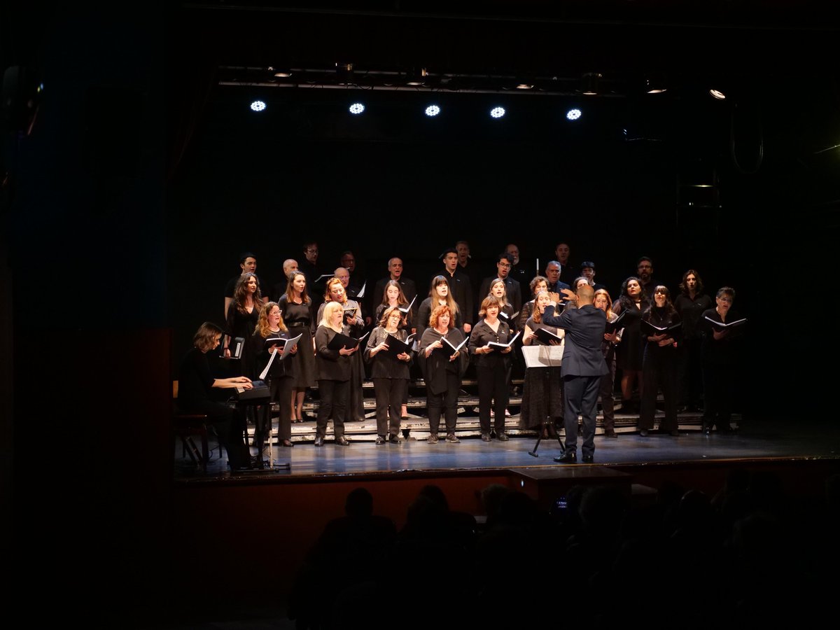 culturaoviedo's tweet photo. Gracias a la Capilla Polifónica "Ciudad de Oviedo" y la Academia Coral Sequentia, ayer desde el Teatro de Pumarín "José Antonio Lobato", se viajó a 𝕃𝕒 𝔼𝕕𝕒𝕕 𝕕𝕖 𝕠𝕣𝕠 𝕕𝕖 𝕝𝕒 ℤ𝕒𝕣𝕫𝕦𝕖𝕝𝕒
Más 𝗢𝗳𝗳 𝗭𝗮𝗿𝘇𝘂𝗲𝗹𝗮: https://t.co/l73OBt0toW
#CulturaOviedo @Oviedo2031 https://t.co/WKyK4kzpfZ