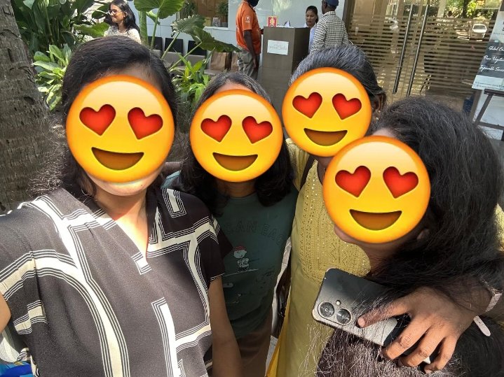 secretno1991991's tweet photo. Weekend vibes with besties 💜 💜😄#LunchTime #25YearsofFriendship #FriendshipForever #BFF https://t.co/pTJzAxBpfc