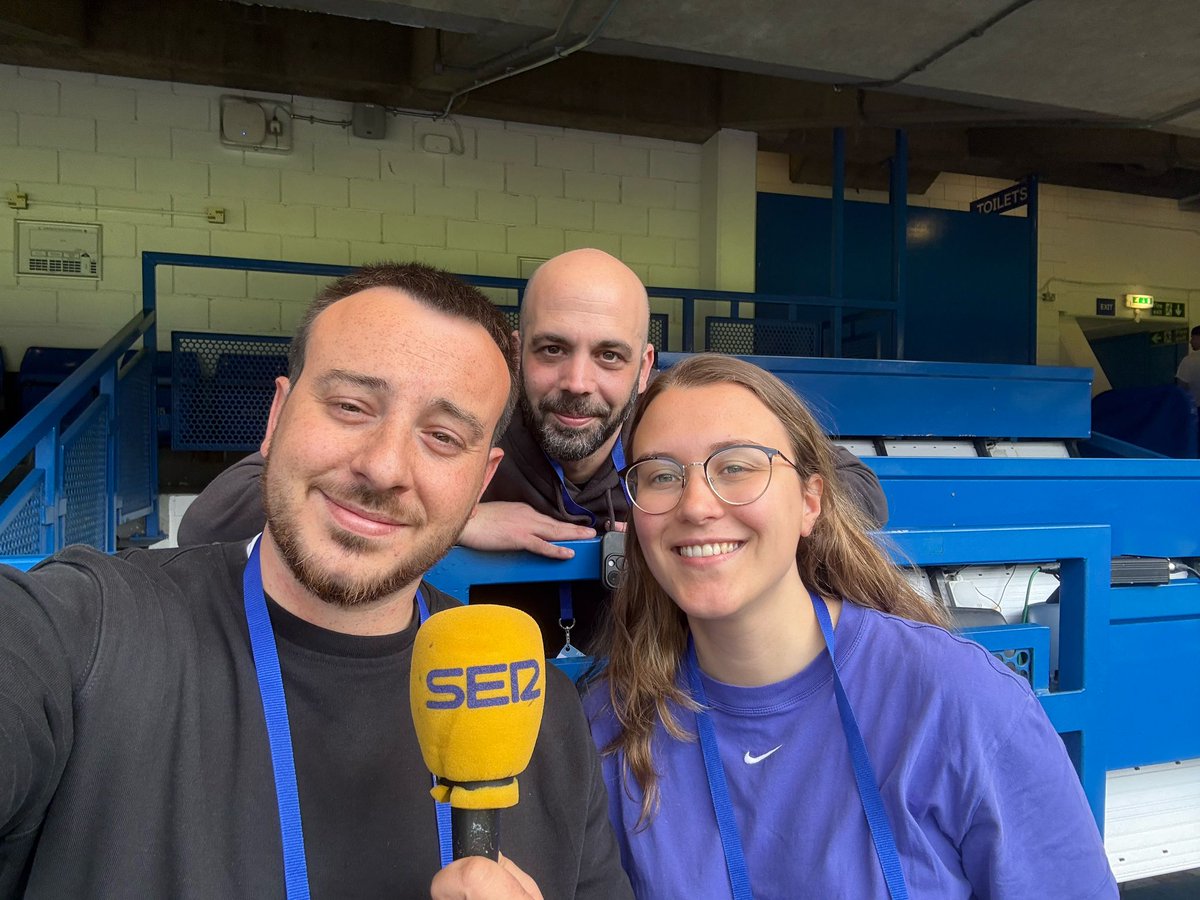 Carrusel Deportivo (@carrusel) on Twitter photo 📻🏆 #UWCL EN DIRECTO‼
🏟 Stamford Bridge
⚽ #ChelseaBarça
🗣 Narra <a href="/santiovalle/">Santi Ovalle</a>
🎤 Inalámbrico <a href="/annapalet_/">Anna Palet</a>
🎙 Dirige <a href="/garridocarrusel/">Dani Garrido</a>
👥 Con <a href="/Juligv_8/">Juli Garcia</a> <a href="/FerminSuarez03/">Fermín Suárez</a> <a href="/brunoalemany/">Bruno Alemany</a> <a href="/Jorgeescorial/">Jorge Escorial</a>
📣 #VARMan <a href="/itu_edu/">Eduardo Iturralde</a>
🔌 Tec <a href="/Tecnnnico/">Roger Cuixart</a>
🔴EN VIVO x.com/i/broadcasts/1… 📻🏆 #UWCL EN DIRECTO‼
🏟 Stamford Bridge
⚽ #ChelseaBarça
🗣 Narra <a href="/santiovalle/">Santi Ovalle</a>
🎤 Inalámbrico <a href="/annapalet_/">Anna Palet</a>
🎙 Dirige <a href="/garridocarrusel/">Dani Garrido</a>
👥 Con <a href="/Juligv_8/">Juli Garcia</a> <a href="/FerminSuarez03/">Fermín Suárez</a> <a href="/brunoalemany/">Bruno Alemany</a> <a href="/Jorgeescorial/">Jorge Escorial</a>
📣 #VARMan <a href="/itu_edu/">Eduardo Iturralde</a>
🔌 Tec <a href="/Tecnnnico/">Roger Cuixart</a>
🔴EN VIVO x.com/i/broadcasts/1…