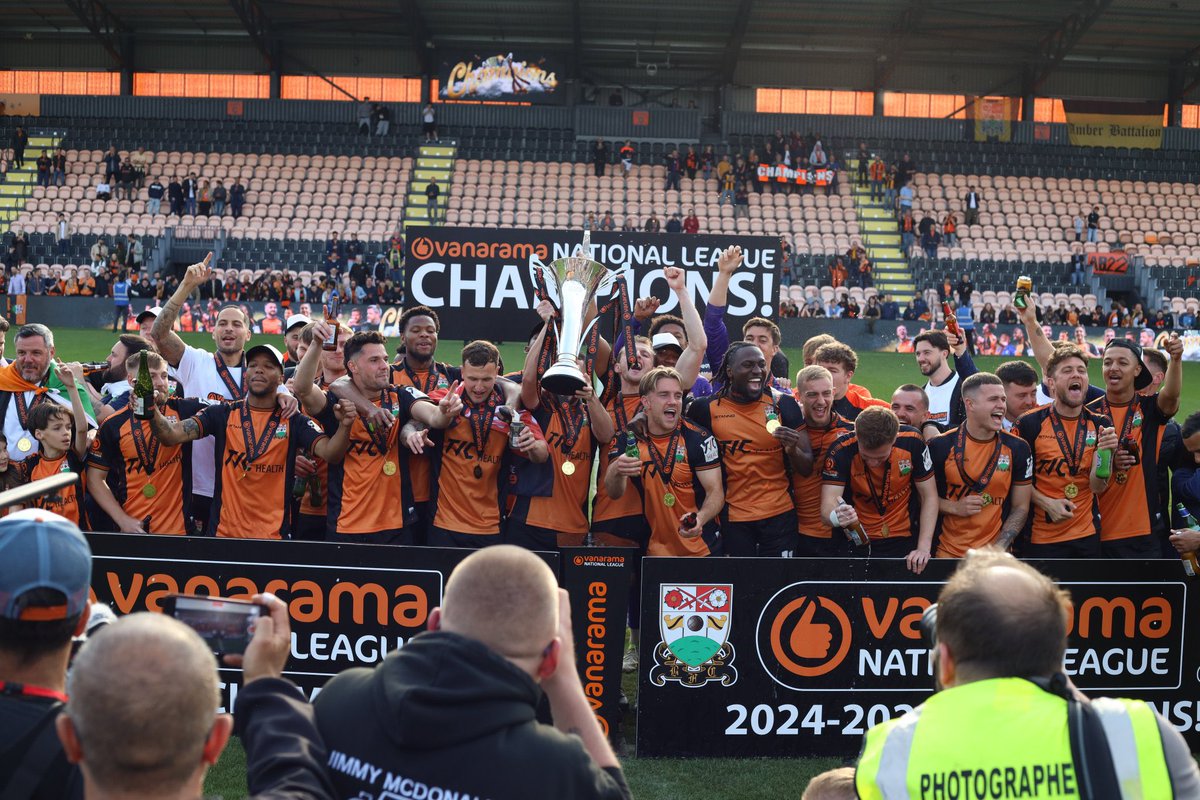 idriskanu_9's tweet photo. Champions again 🏆🗣️ what a season from everyone involved with @BarnetFC 🐝 https://t.co/awVc45BMX1