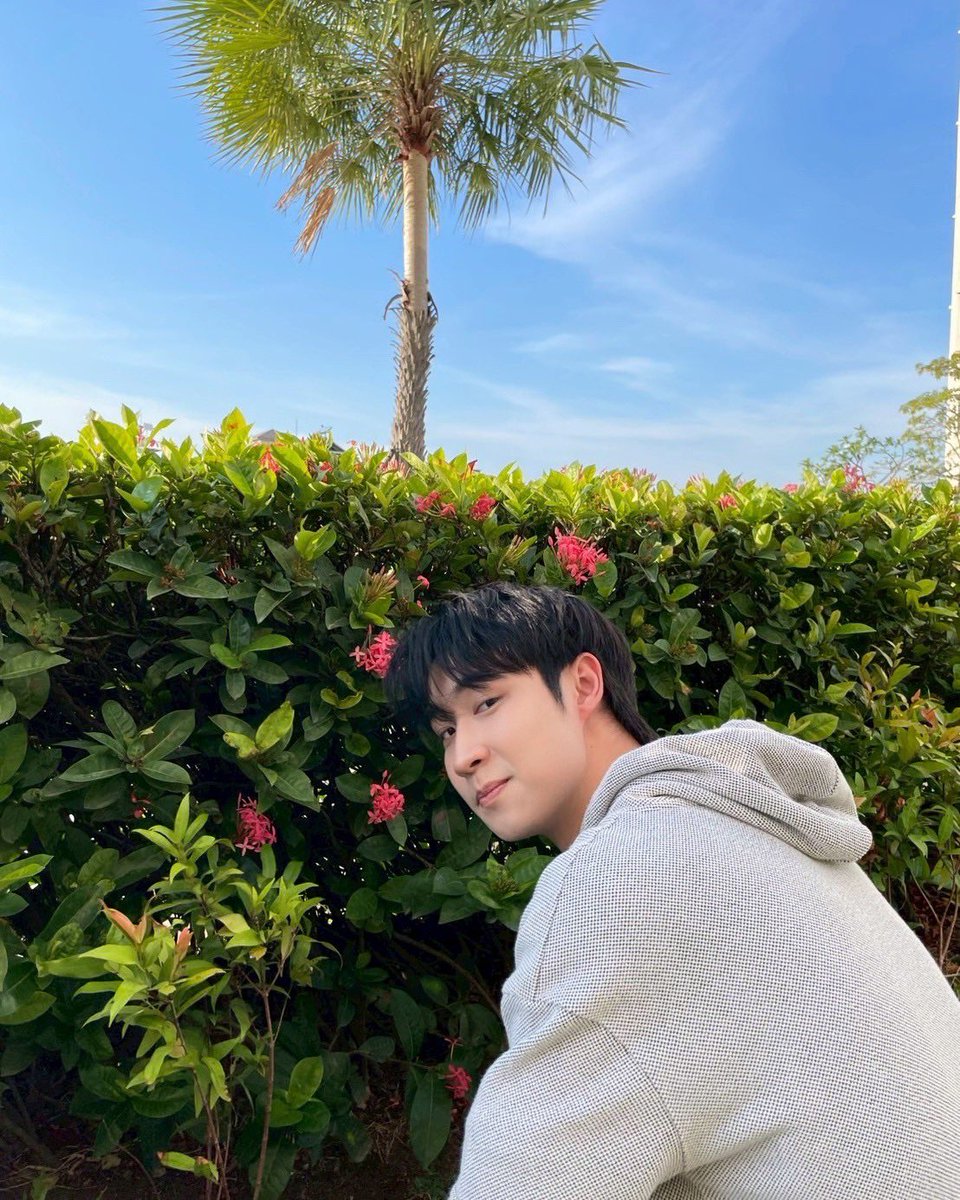 เดี๋ยววันหลังชวนไปถ่ายรูปอีกนะค้าบ <a href="/skychaithawat/">สกาย ft. พี่มีนเบื่อๆ🐶</a>