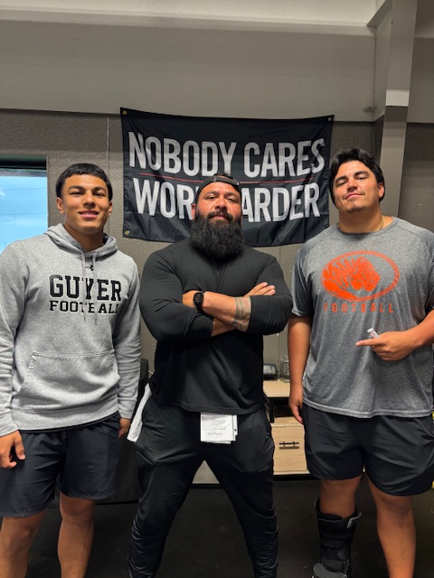 jacejohnsonnn's tweet photo. Had an amazing @ECUTigersFB JR. Day visit.  Look forward to coming back 💪 Energy & Culture 🔥

Thank you @LitrentaJohn @CoachTHendrix @Coach_Tinez1 @CoachAguilarOL @CoachIngramECU @coachmurph__ and the entire team for the hospitality 🤝....including my brother 😂

#BeTheStandard #TheHardWay #JohnsonBoys

@DentonGuyer_FB @ReedHeim @mike_gallegos16 @kylekeese @PTRockTraining @FlightSkillz 
@DFWPrideFB @JodiMontanaUSAK @nfldbscout
@creolehammer17 

#AGTG #Southside #DifferentBreed #RecruitGuyer #RecruitME #122025 #JJ21