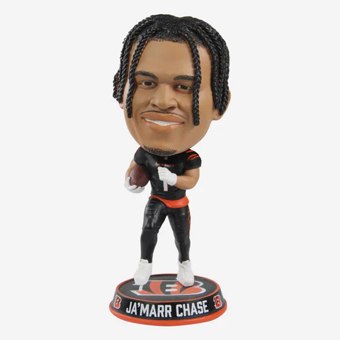 FOCOusa's tweet photo. 🥊BOBBLEHEAD BATTLE 🥊 
Like for #CedeeLamb Bighead
Retweet for #JamarrChase Bighead https://t.co/J6ybXz1YIj