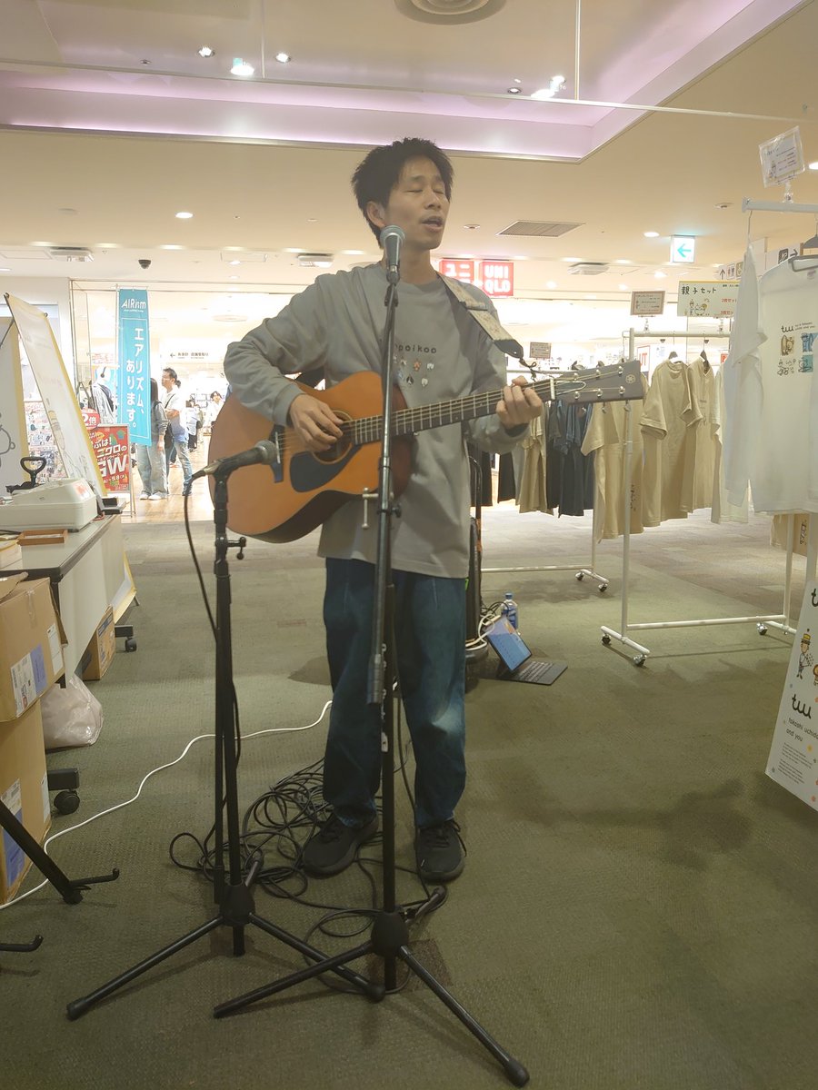 yW3tS71VDyPurA0's tweet photo. GW🎏🌳
4月27日🍃セレオ八王子
うっちー音楽ライブイベントに参戦して来ました🎵🎶
盛り上がって楽しかった🎤🎸
#tuu
#うっちー https://t.co/VcSxxWjbRj