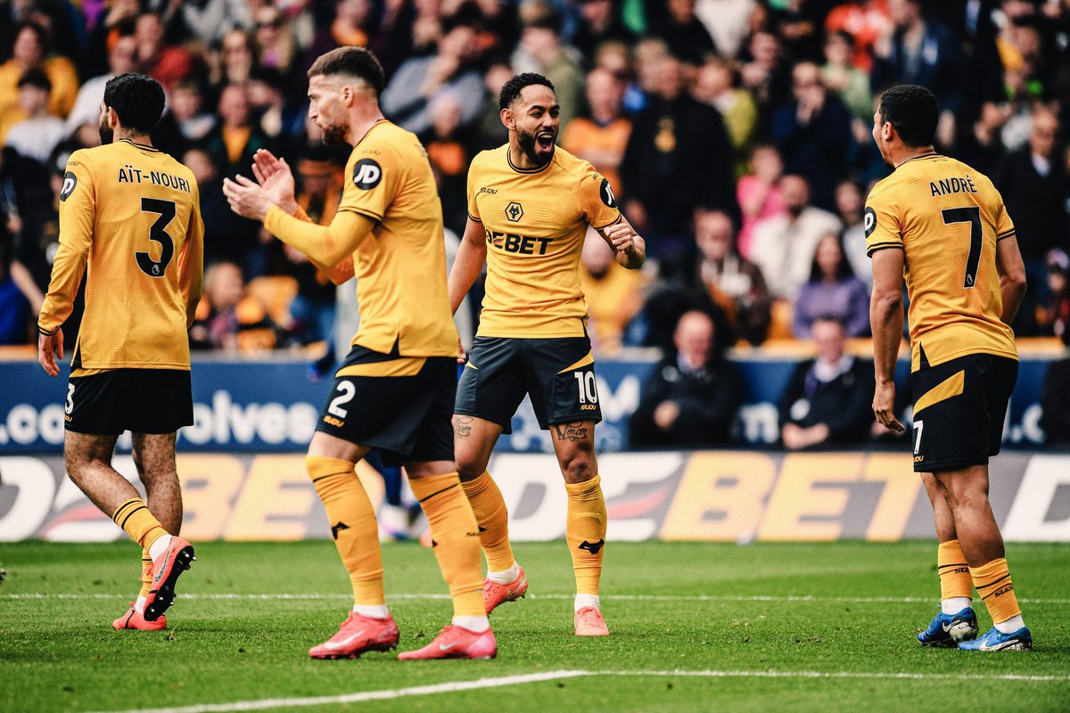 mattdoherty's tweet photo. 6 Prem wins in a row is not easy for anyone. Vibes are high down the Mol right now. 🧡🖤 https://t.co/f6i6d69Cj1