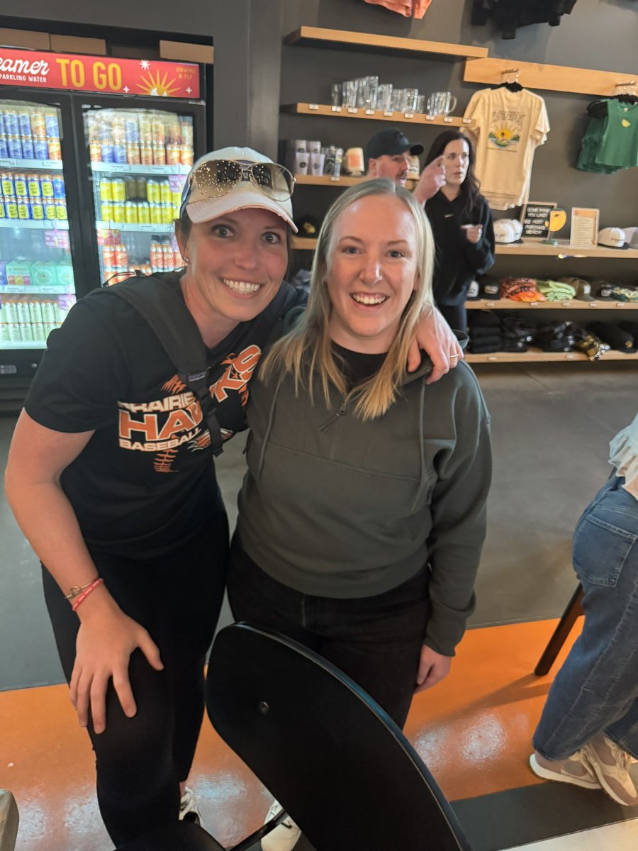 emilymargeson's tweet photo. Still can’t believe I met one of the @survivorcbs greats! #survivor https://t.co/4elTmQDAR2