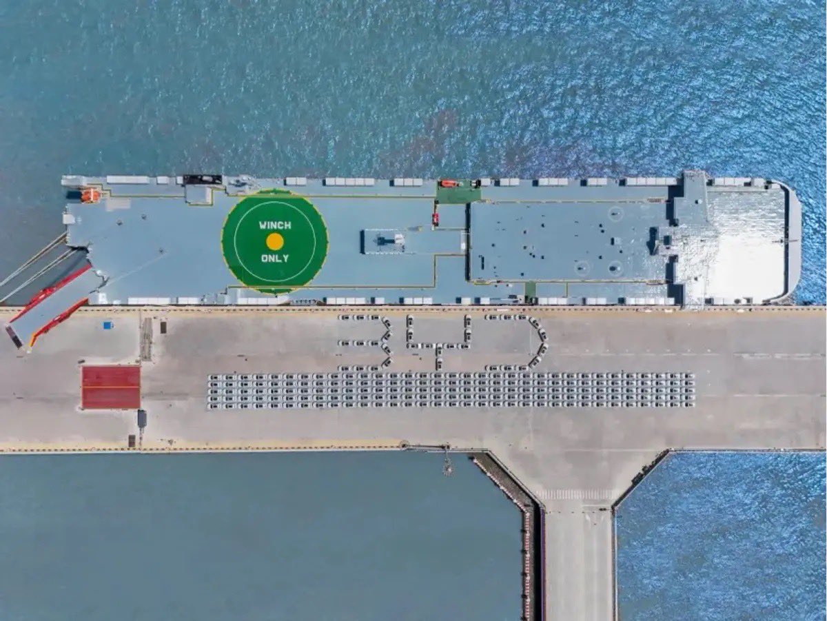 Bitauto_'s tweet photo. 🚢 The vessel BYD SHENZHEN is transporting over 7,000 BYD new energy vehicles to Brazil! #bitauto #cars #car #byd #vehicles 🇨🇳🇧🇷 https://t.co/HFTAqwijkh