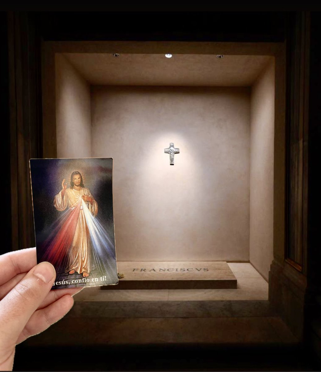 El primer día que se puede visitar la tumba del Papa Francisco, llamado “el Papa de la Misericordia”, coincide con la Fiesta de la Divina Misericordia, instituida por San Juan Pablo II.