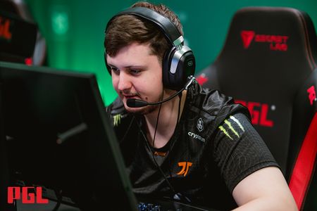 BREAKING:

After winning $125,000 in the ESL Grand Slam, William "mezii" Merriman cements his place as the richest man in Birmingham.