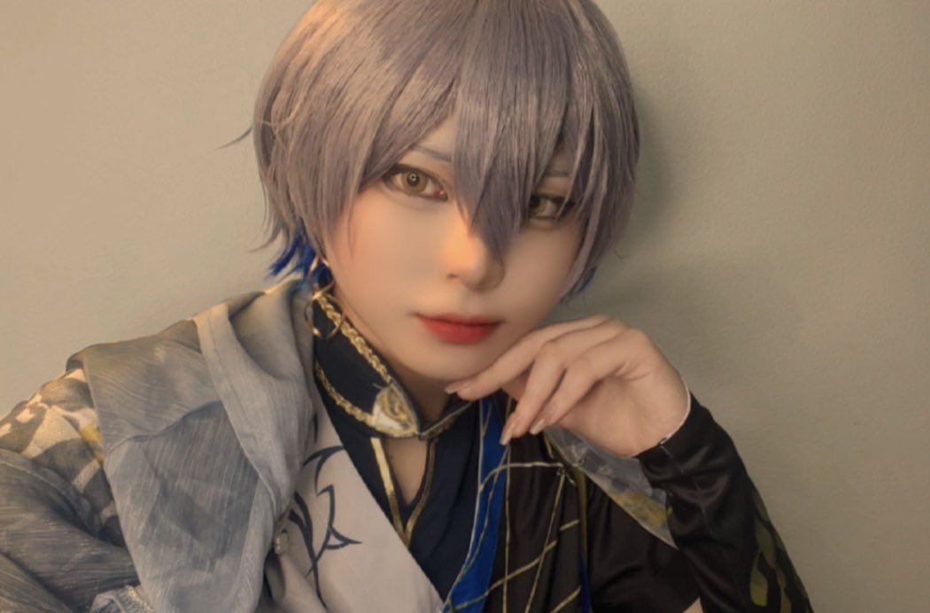 🌈🕒  /  👻 🔪cos
.

.
           「  お前の犬にしてください  」
.

.