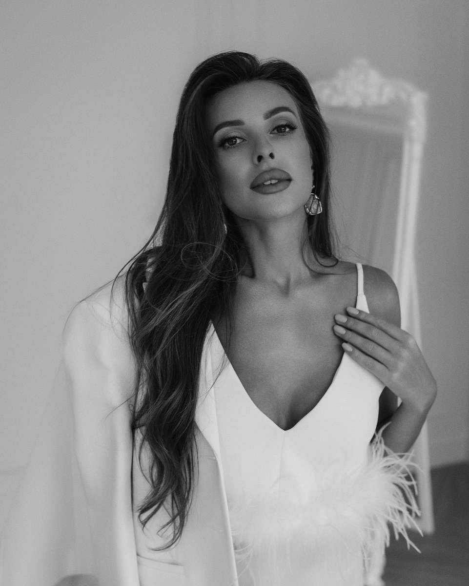 biligen's tweet image. Meet the most beautiful version of yourself between the interplay of light and shadow. 🌸✨