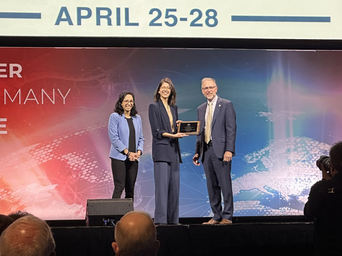 andrewchanMD's tweet image. Thrilled that @AANSNeuro awarded @ColumbiaNeuro resident Dr. Deborah Boyett and our @spinesection QOD Spine CORe team with this year’s Veena Mummaneni Award
Dr. Boyett delivered an excellent presentation on how back pain catastrophizing impacts surgical outcomes after surgery…