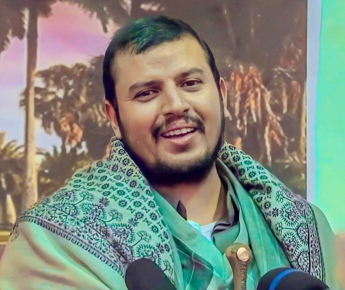 من هو الأغلى عندكم هذا السيد القائد  أم أرواحكم أغلى وأحب ؟