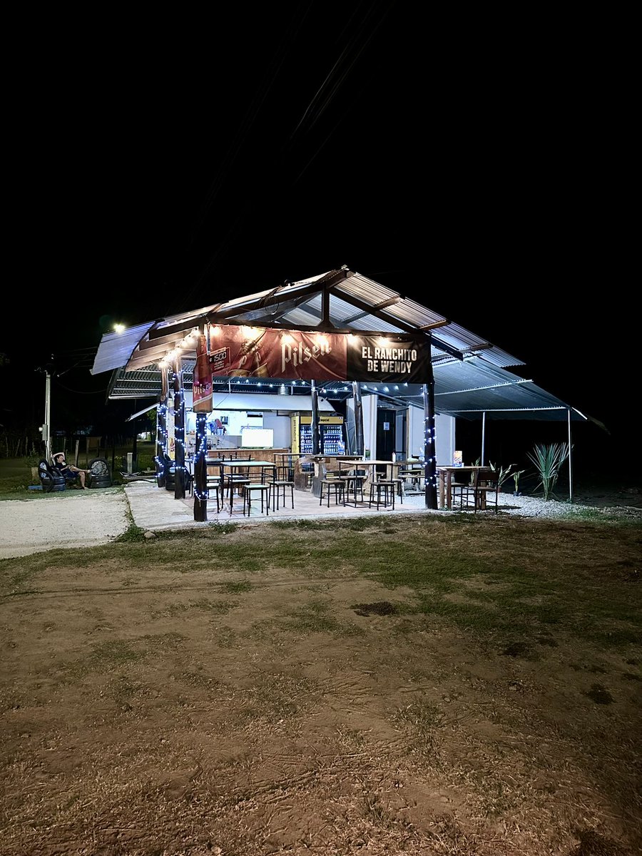 So I’ve now found out why Wendy wanted to visit Paquera, Costa Rica, to eat at the world renowned El Ranchito De Wendy 🤣

I had a proper beef burger here with Nacho’s, what a great idea that is 😋 

#costarica #wendy