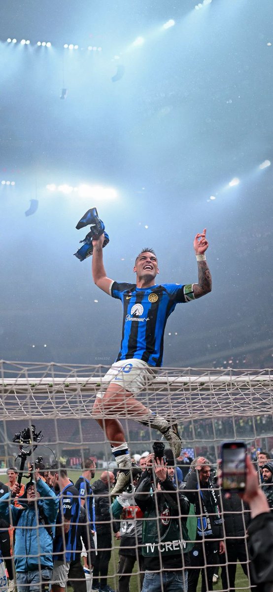 InterOsm_1908's tweet photo. Te vimos crecer, luchar y soñar en este césped.
Hoy te despedimos con el corazón lleno de orgullo.
Gracias por todo. Esta siempre será tu casa.

#GraciasLautaro #InterPerSempre https://t.co/jiSXf3o7d4