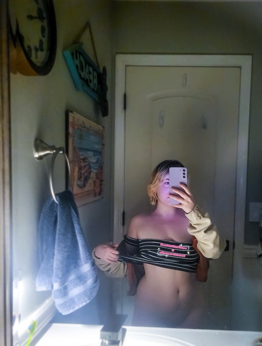 Watch Grandma Alice Marchesi 🪅 BDAY 6/26 🪅's leaked NSFW photo on TwXstars