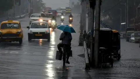 MeteoraWeather's tweet photo. Weather Update for Bihar: Scattered Showers Expected on April 28
https://t.co/AuRK7flQ61
#meteoraweatherservice #rain #norwester #thunder #thunderstorm #weather https://t.co/9DY3JGk1ND