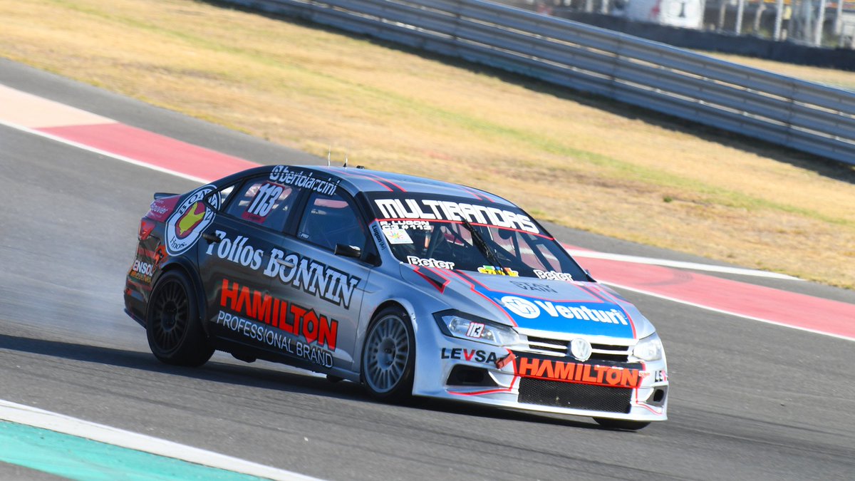 acelerando_team's tweet photo. #TurismoNacional #FinalC3

🥇En una carrera entretenida Rodri Lugón🍾 se quedó con la victoria en Villicum 

🥈 Santero
🥉 Barrio

#TNenSanJuan 
📸 @prensatn https://t.co/sxqBS392TJ