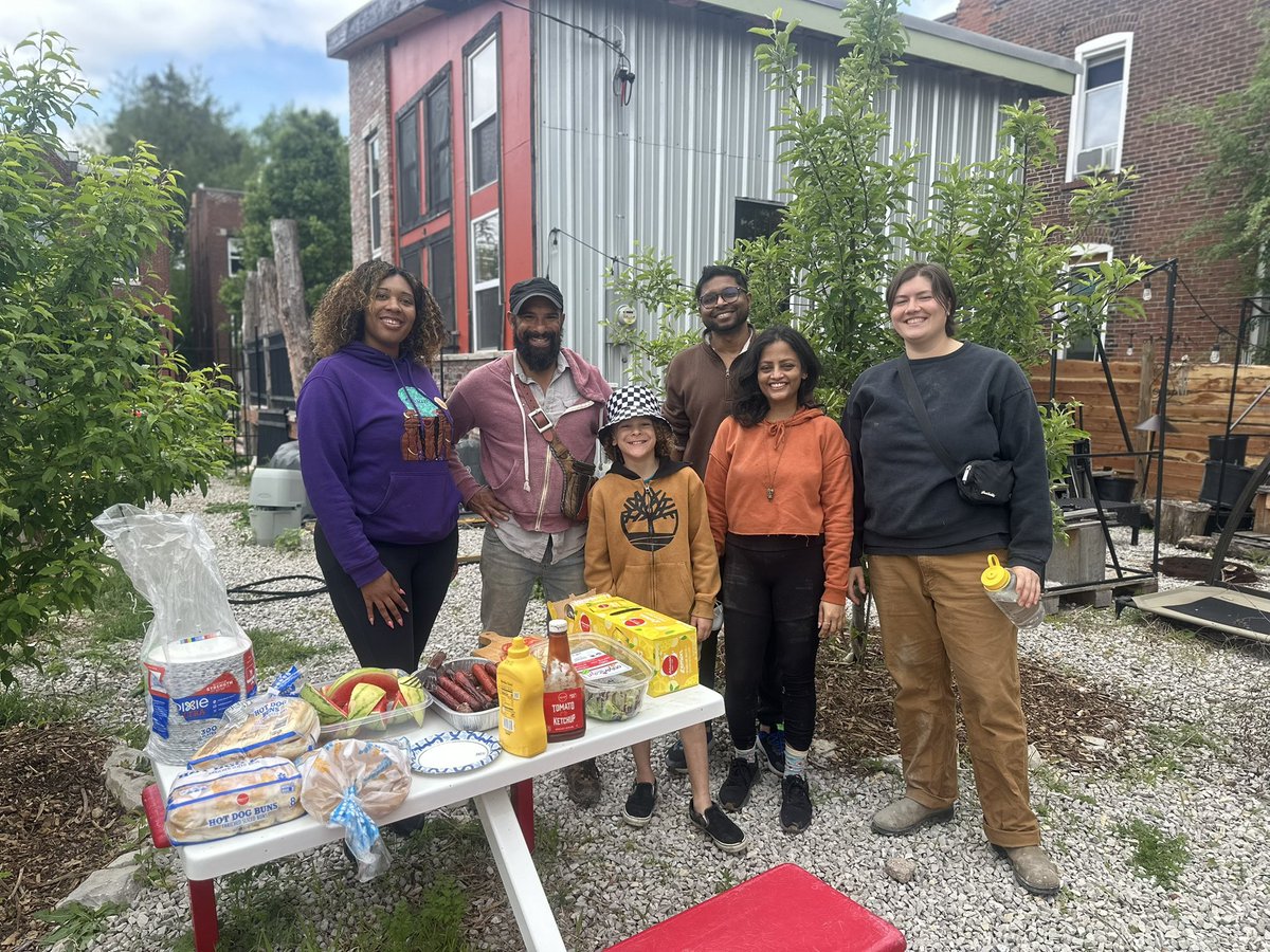 The 7th Ward had a beautiful and community filled Earthday! Thank you to every neighbor who came out and to <a href="/GravoisParkSTL/">Gravois Park</a> <a href="/BentonParkWest/">Benton Park West</a> for all of the work and communal spaces you all create for the 7th Ward! #ALLNotSome #SolidarityIsTheStrategy