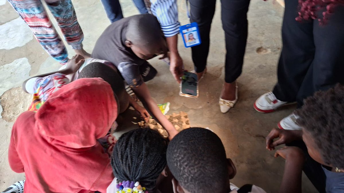 TotiJeanMarcYal's tweet photo. This Wednesday, April 23, 2025, we welcomed students from the American High School, International Community School of Abidjan. This meeting featured a program based on learning about physical properties such as water filtration and grain germination. https://t.co/vRn2n3yVIp