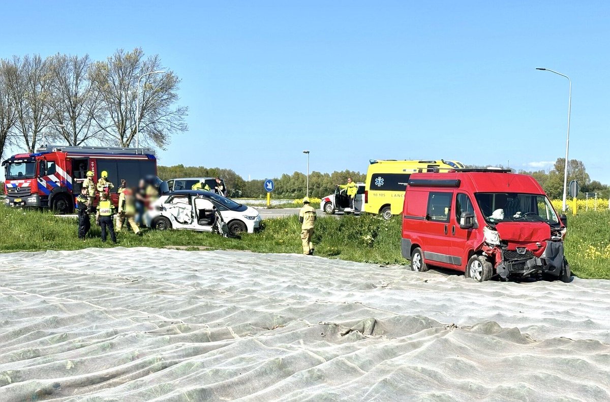 Drie gewonden bij ernstige aanrijding in Hoogkarspel