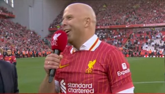 A year ago, Jürgen Klopp sang Arne Slot's name in front of a packed Anfield stadium filled with Liverpool supporters. Today, Slot returns the favour.

Kings of the Prem.
