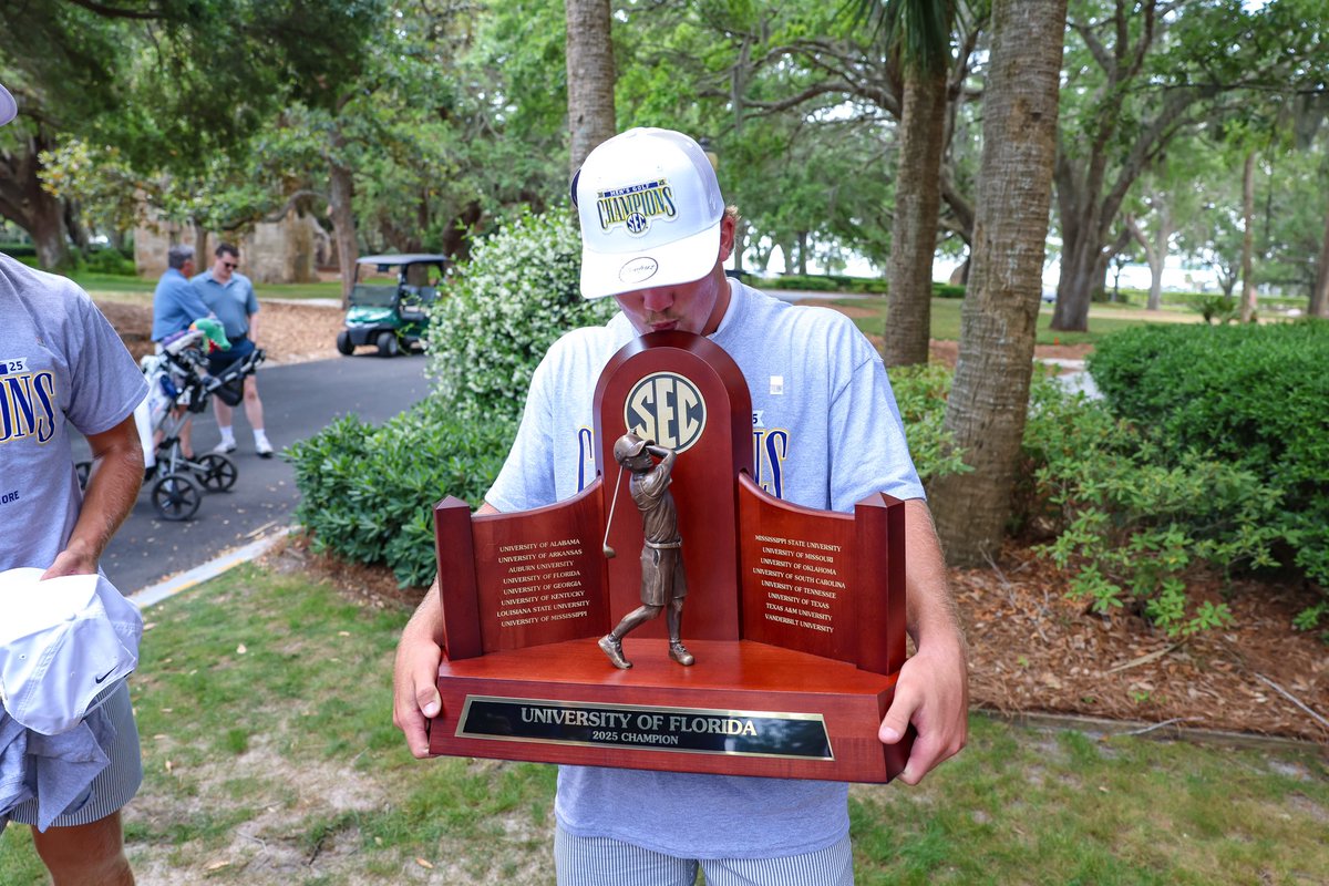 GatorsGolf's tweet photo. You know what they say… 🐊🏌️🔥 https://t.co/AJylPtY8j6