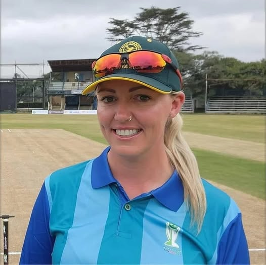 Congratulations to <a href="/McuaSocial/">MCUA</a> Umpire, <a href="/BlackhamKirsty/">BlackhamKirsty</a> fort making her Premier League debut, umpiring in the <a href="/lpoolcomp/">L&DCC</a> yesterday. #OnwardsAndUpwards
