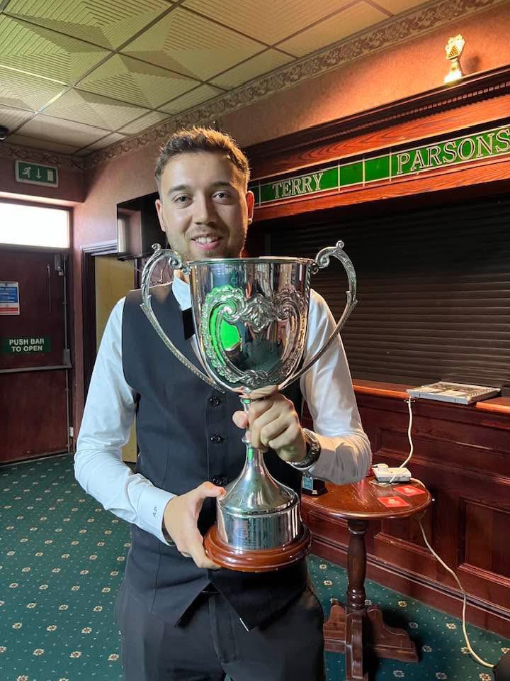 Welsh Amateur Champion 2025 - Alfie Davies 👏🏴󠁧󠁢󠁷󠁬󠁳󠁿

Welsh Men’s number 1 and Welsh Amateur Champion 2025 - what a season 👏🏴󠁧󠁢󠁷󠁬󠁳󠁿

Trophy Presented by Paul Taylor 🏴󠁧󠁢󠁷󠁬󠁳󠁿
#snooker