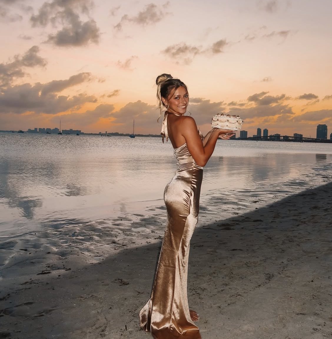 Happy Golden birthday to this amazing athlete turned coach . Gabi Fuller a coach and mentor to many . Love her so much been with her on YouTube for years .💛