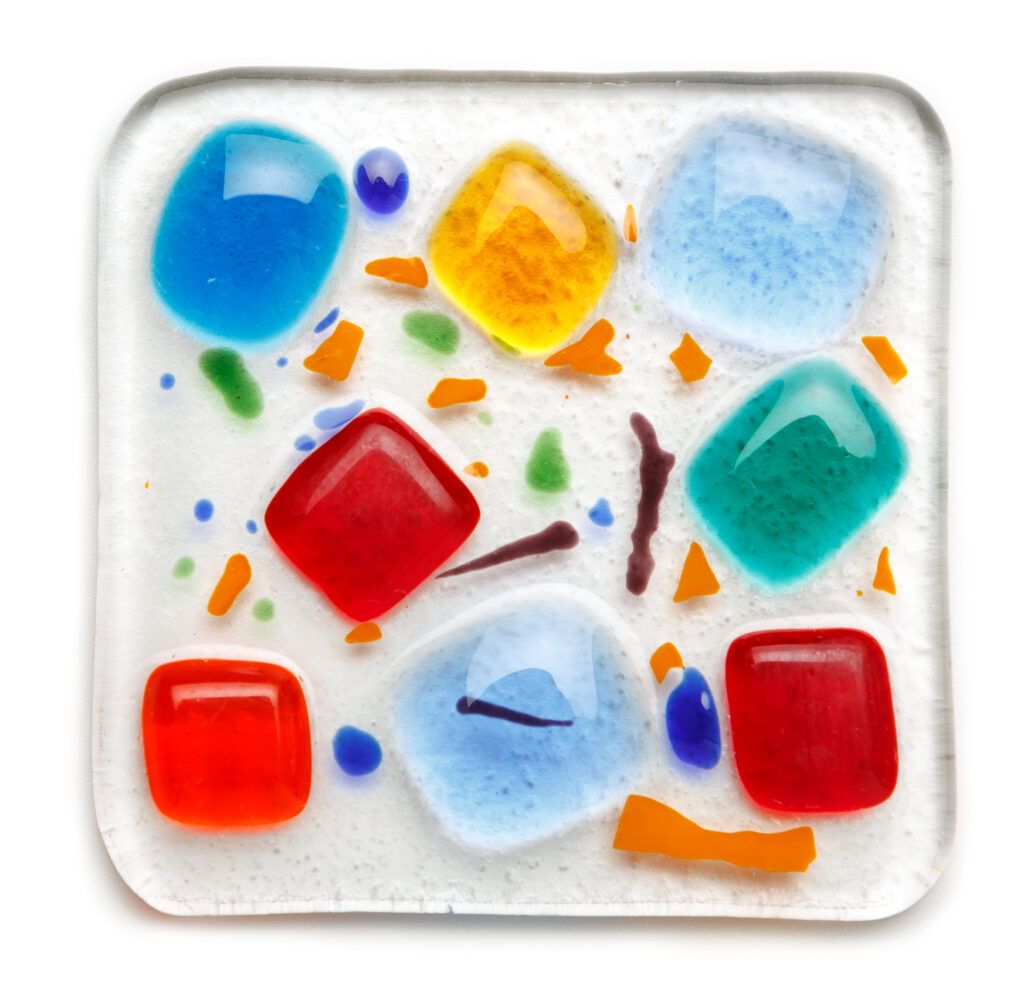 make_santafe's tweet image. Did you know you can make magnets, jewelry, coasters, AND tiny dishes with just a kiln and a little glass? Our beginner project guide breaks down 10 simple fused glass projects, with step-by-step instructions, tools, and materials.

🎨  buff.ly/He2SyI9 

#LearnBuildThrive