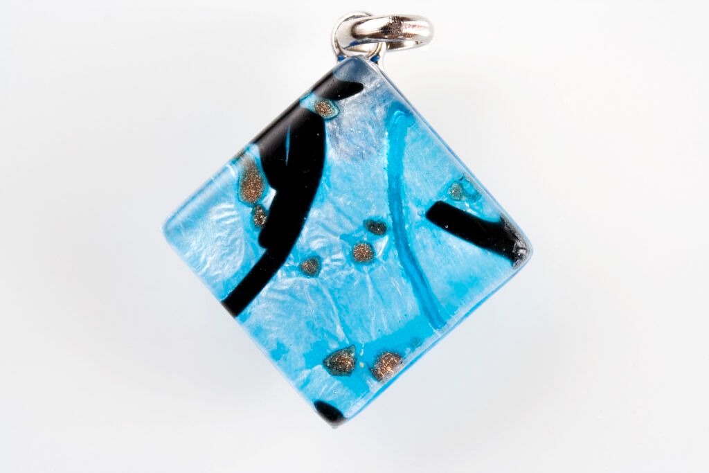make_santafe's tweet image. Did you know you can make magnets, jewelry, coasters, AND tiny dishes with just a kiln and a little glass? Our beginner project guide breaks down 10 simple fused glass projects, with step-by-step instructions, tools, and materials.

🎨  buff.ly/He2SyI9 

#LearnBuildThrive