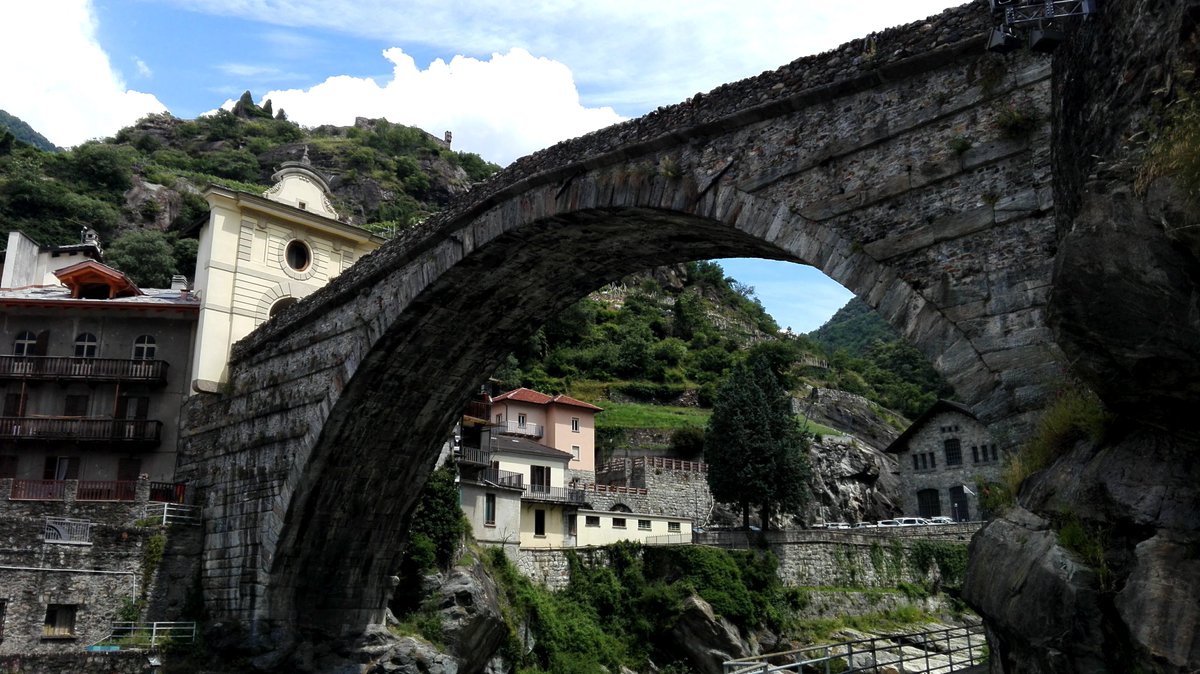 luigifoschini's tweet photo. Happy #BridgeSunday! Let’s see those beautiful bridges!
Roman Bridge at Pont Saint-Martin, Italy
1st century B.C. https://t.co/c9B6yRqzKT