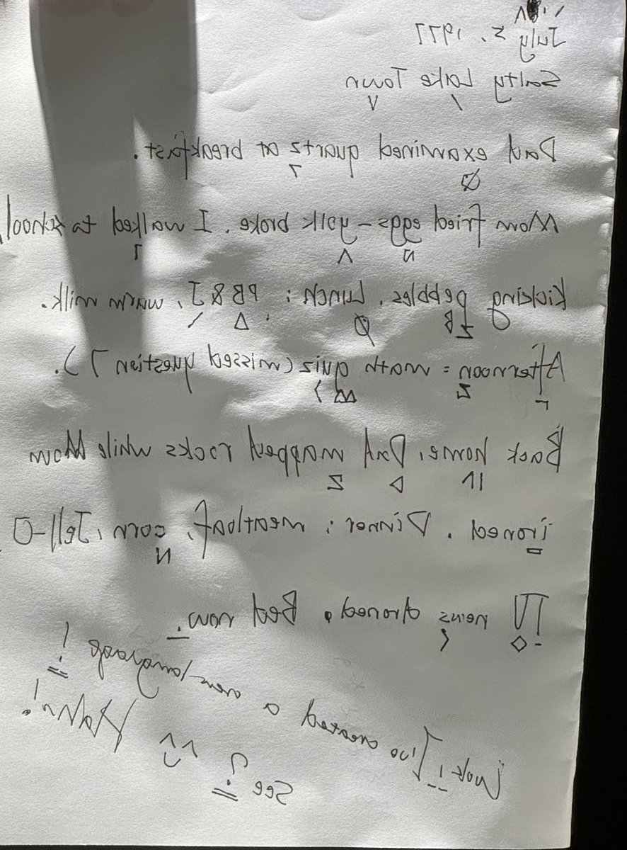 😊 !yppah iz yzziD