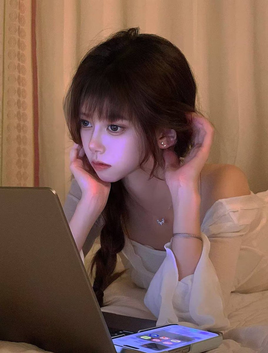 E019
昵称：宋知瑶
省份：云南
城市：昆明
年龄：19
身高：167
体重：100
罩杯：A