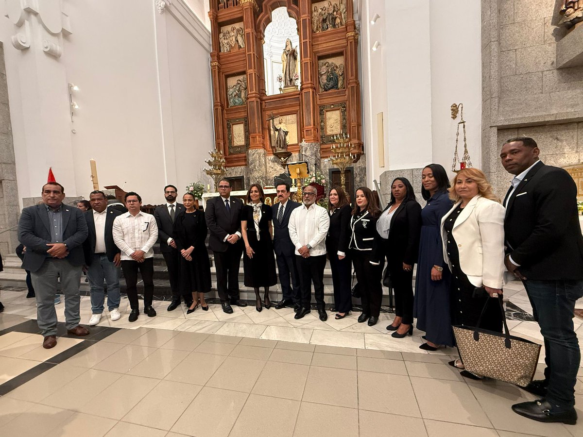 🇩🇴🇪🇸| La Embajada Dominicana en España, el Consulado Dominicano en Madrid y la sociedad civil participaron en la misa en conmemoración de las víctimas del Jet Set, rindiendo homenaje a su memoria.