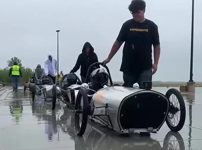 Kansas high school teams compete in ‘Electro Rally’
kwch.com/2025/04/27/kan… #kwch12