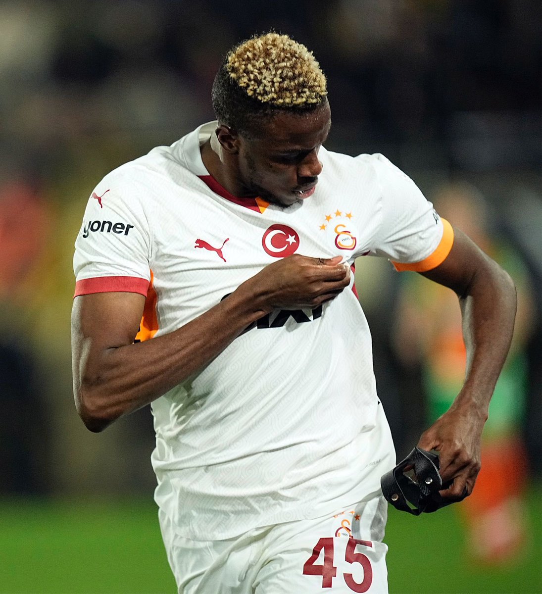 💛♥️ Nasıl ayrılacağız biz seninle? <a href="/victorosimhen9/">Victor Osimhen</a>